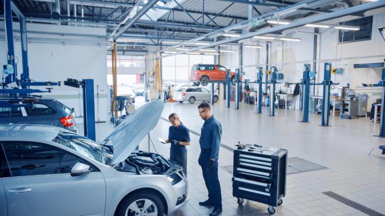 Quels signes doivent alerter avant une révision automobile à Brignais ?